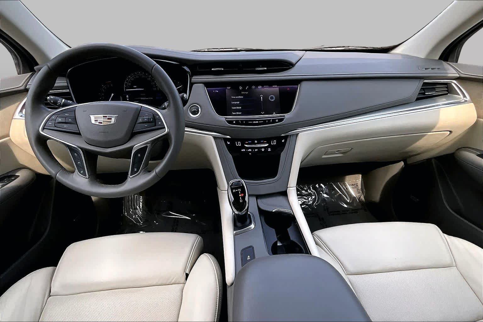 Used 2017 Cadillac XT5 Luxury w/ Driver Awareness Package FWD image 16
