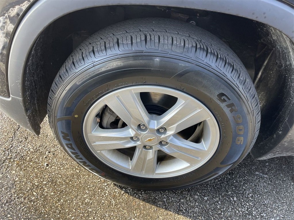 Used 2019 Chevrolet Trax LT w/ LT Convenience Package image 2