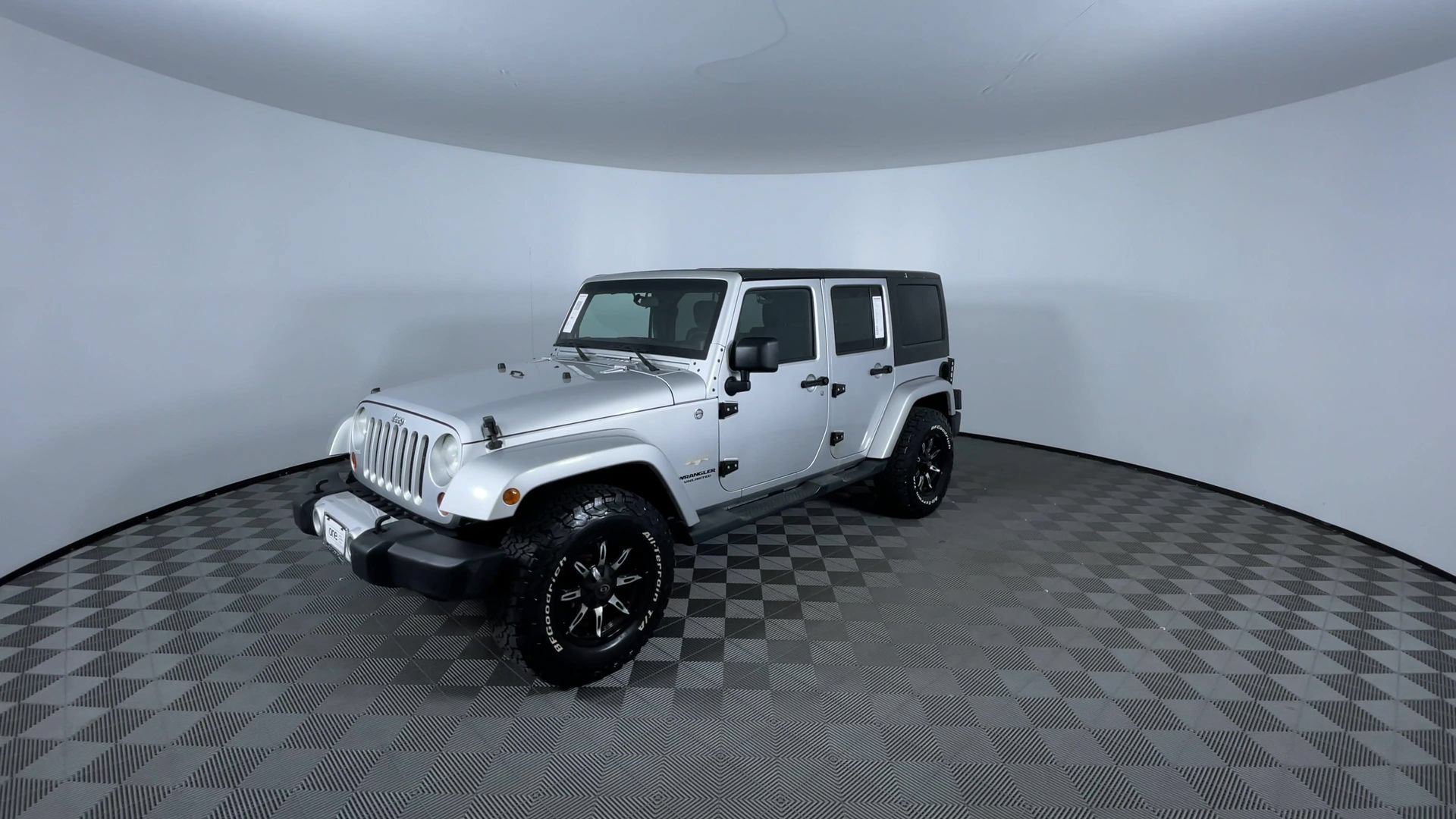 Used 2012 Jeep Wrangler Unlimited Sahara w/ Connectivity Group AWD/4WD image 4