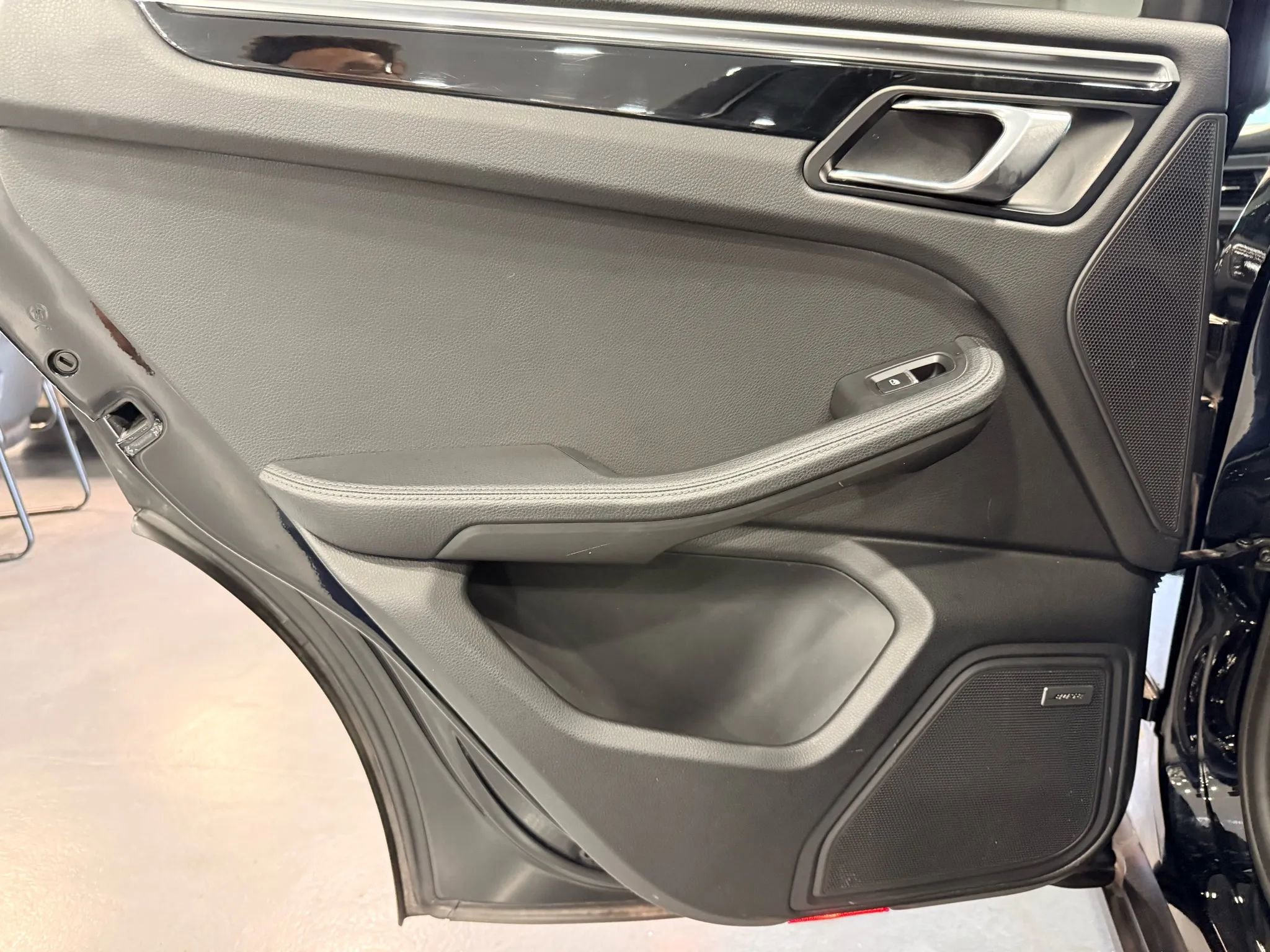 Used 2018 Porsche Macan Sport Edition image 34