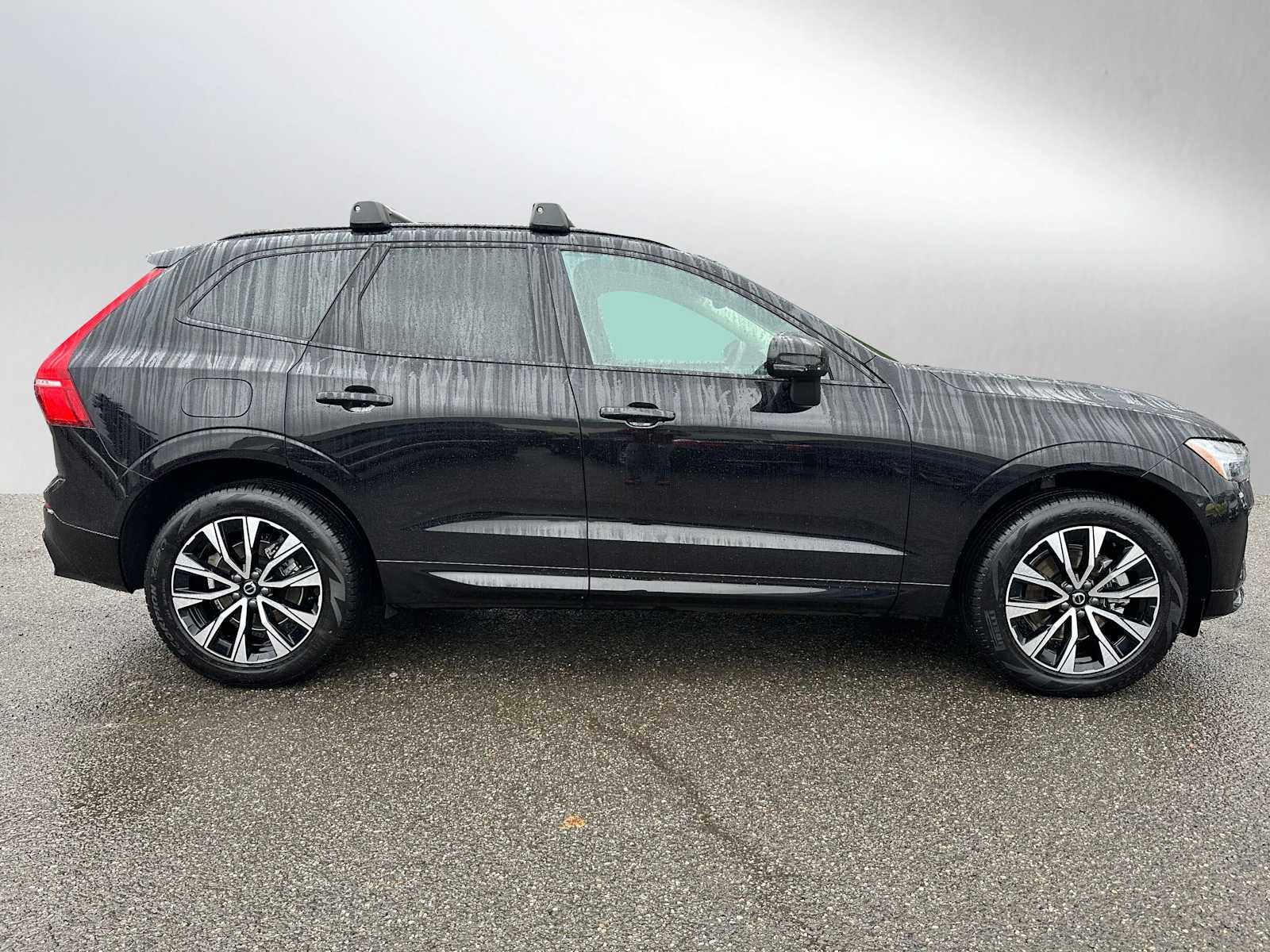 Used 2025 Volvo XC60 B5 Core w/ Protection Package Premier image 2