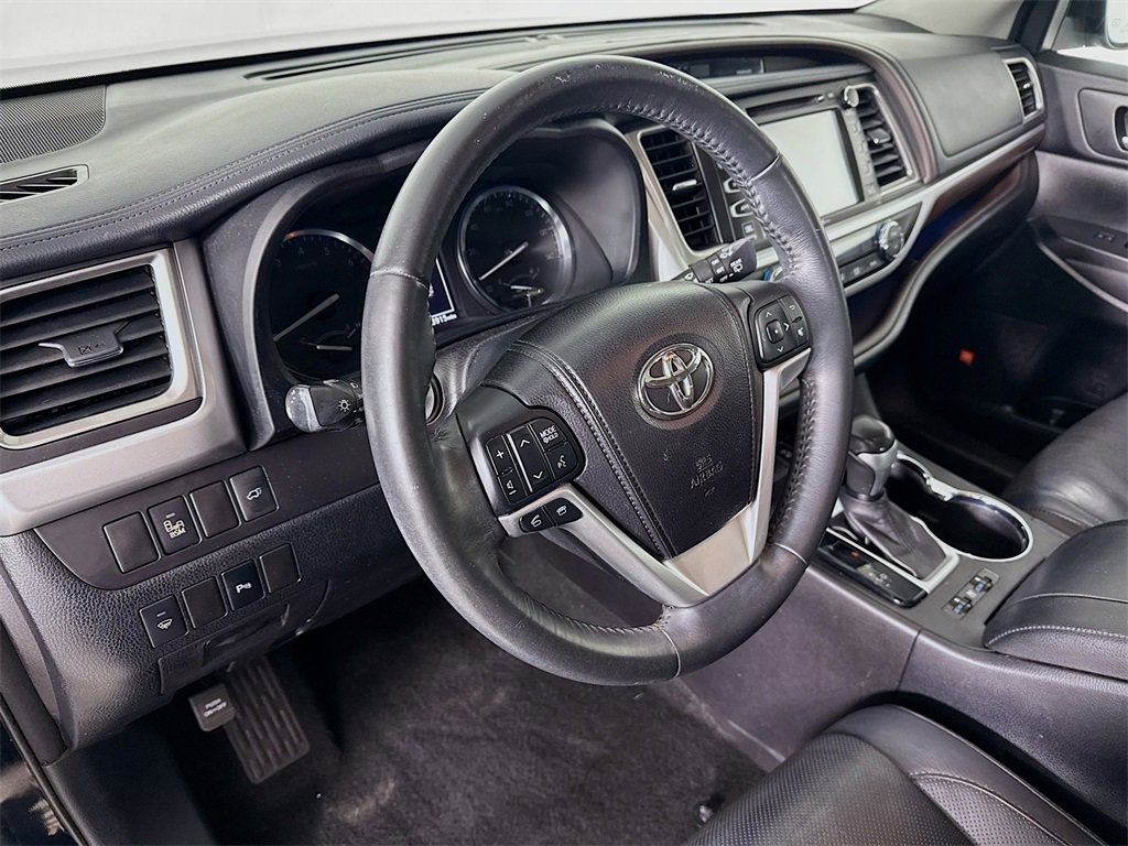 Used 2015 Toyota Highlander Limited image 4