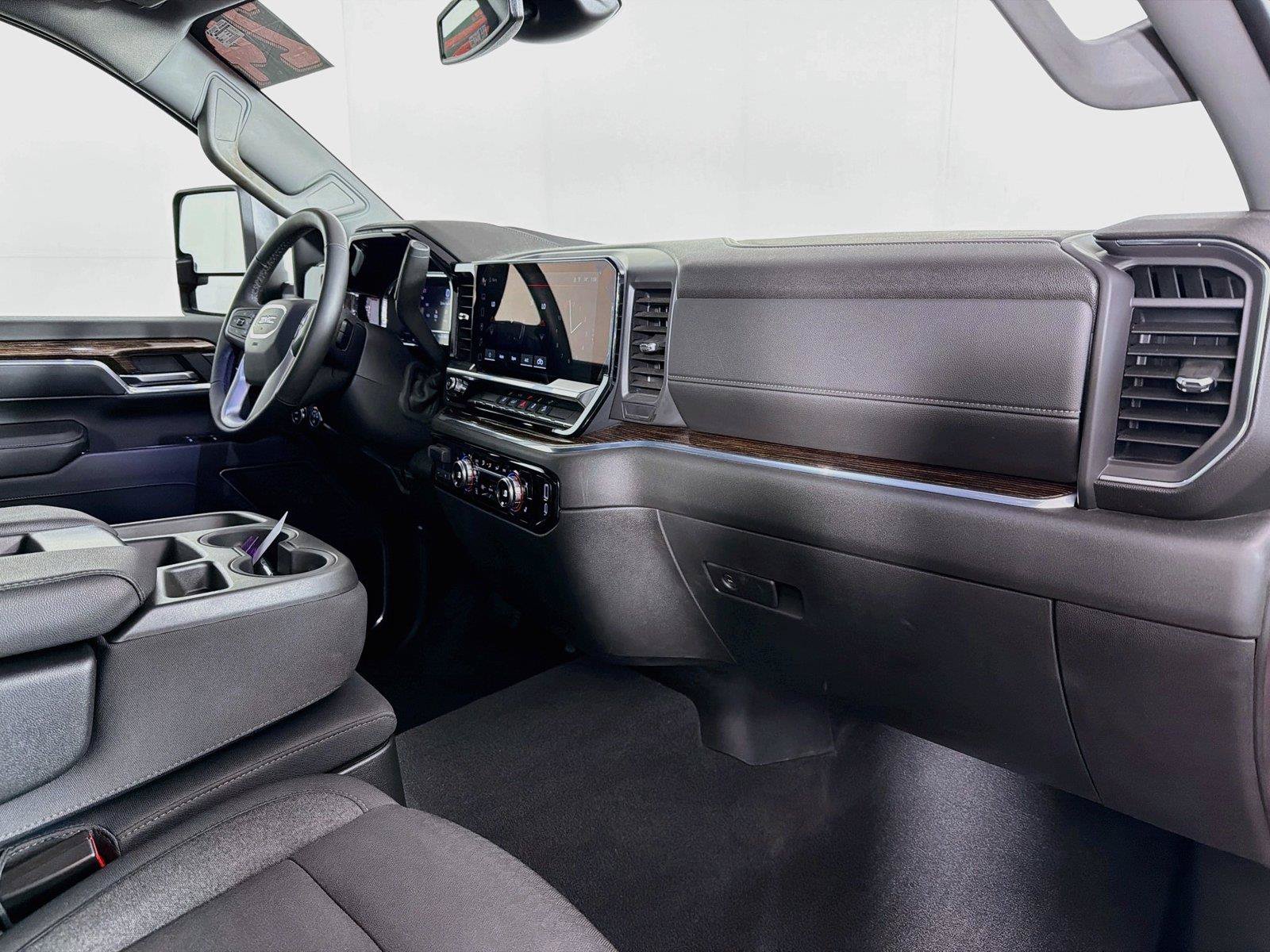 Used 2024 GMC Sierra 2500 SLE w/ SLE Value Package; AWD/4WD image 32
