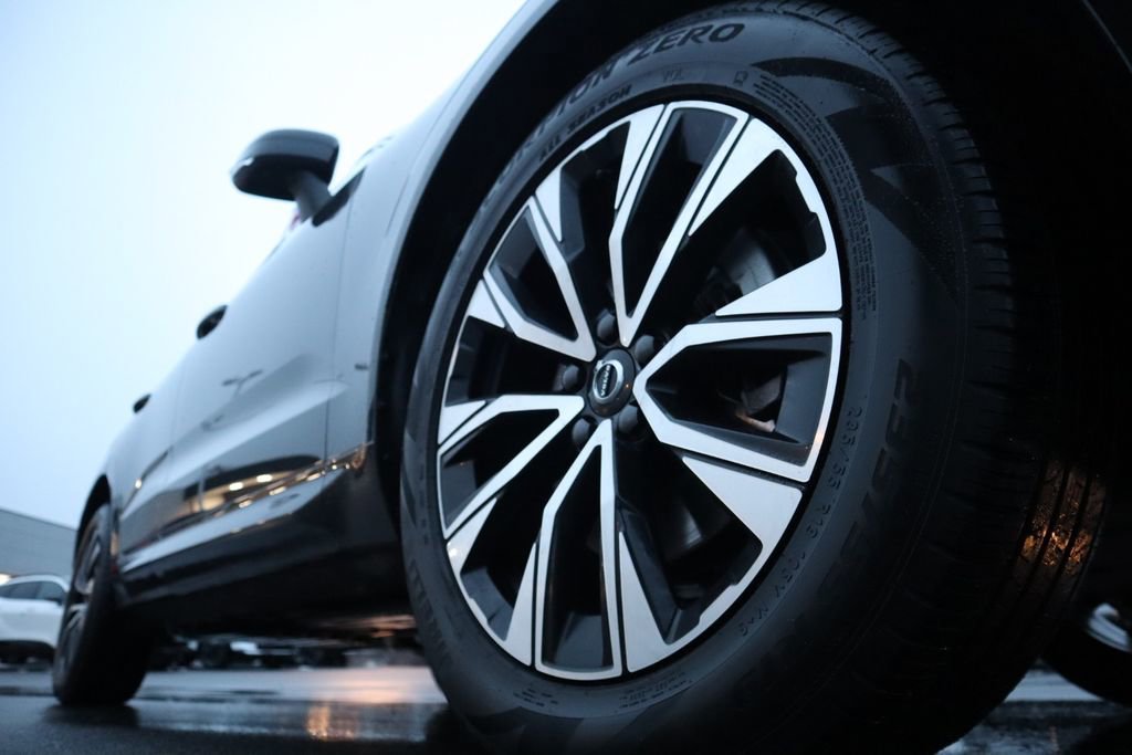 Used 2025 Volvo XC60 B5 Plus w/ Climate Package image 11