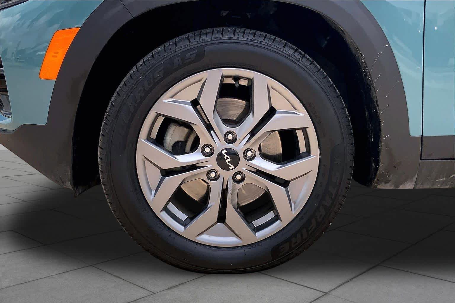 Used 2024 Kia Seltos S AWD/4WD image 11