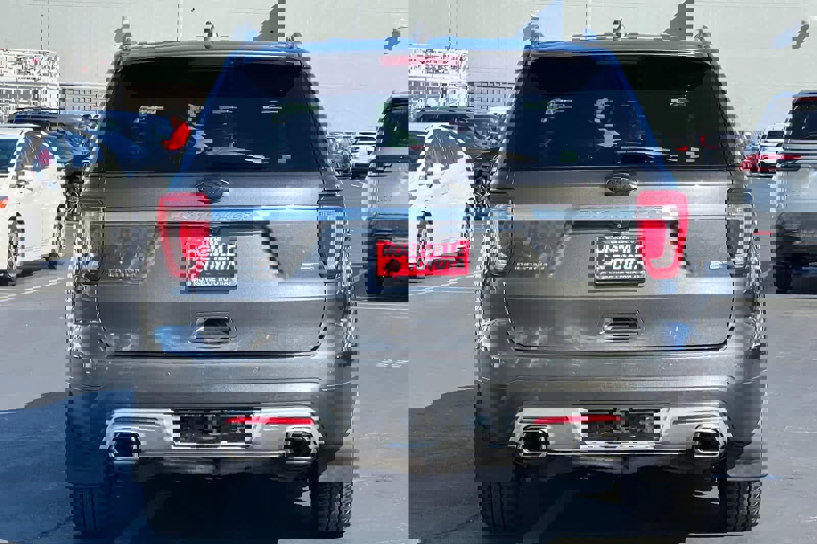 Used 2017 Ford Explorer Platinum image 8