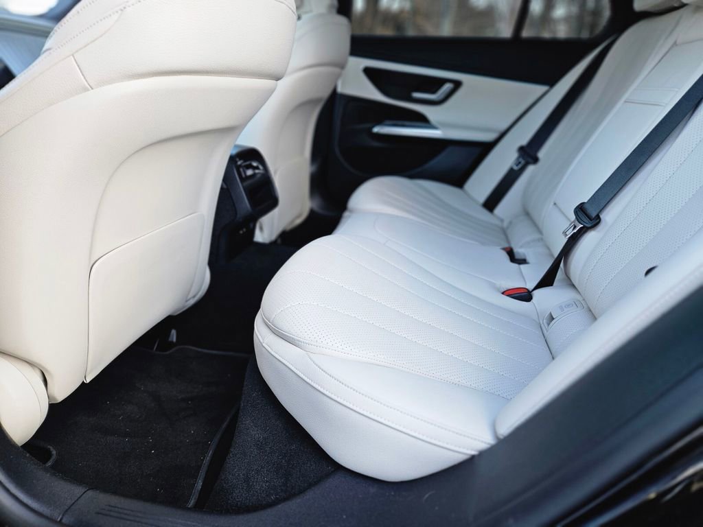 Used 2025 Mercedes-Benz E 350 4MATIC Sedan image 13