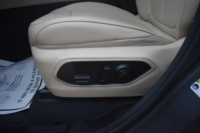 Used 2023 Jeep Grand Cherokee Limited RWD image 13