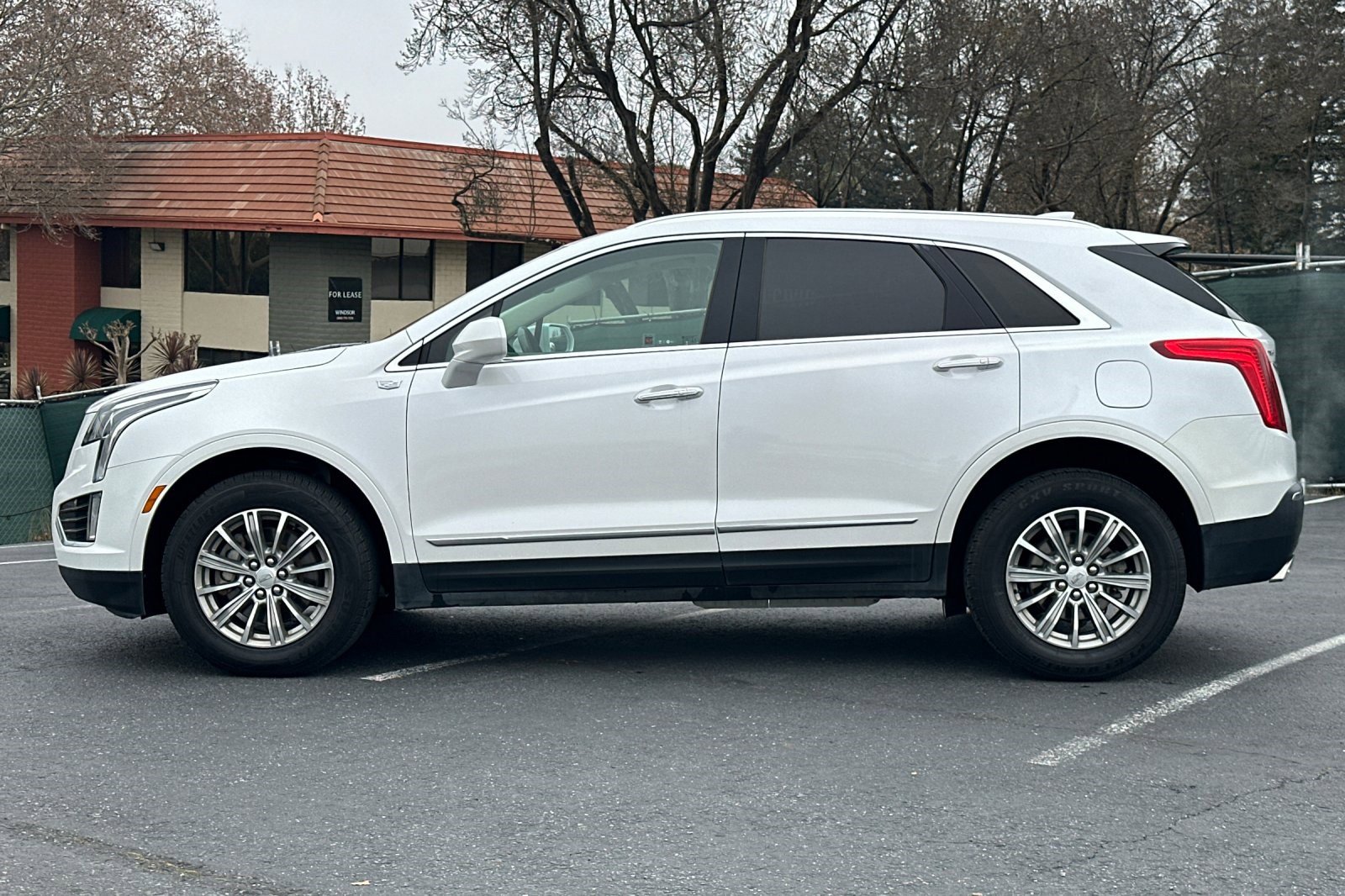 Used 2018 Cadillac XT5 Luxury w/ Driver Awareness Package image 2