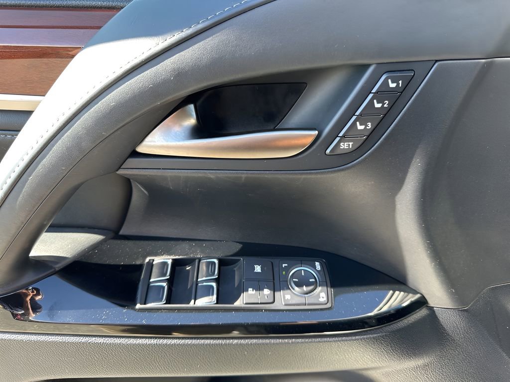 Used 2016 Lexus LX 570 4WD image 30