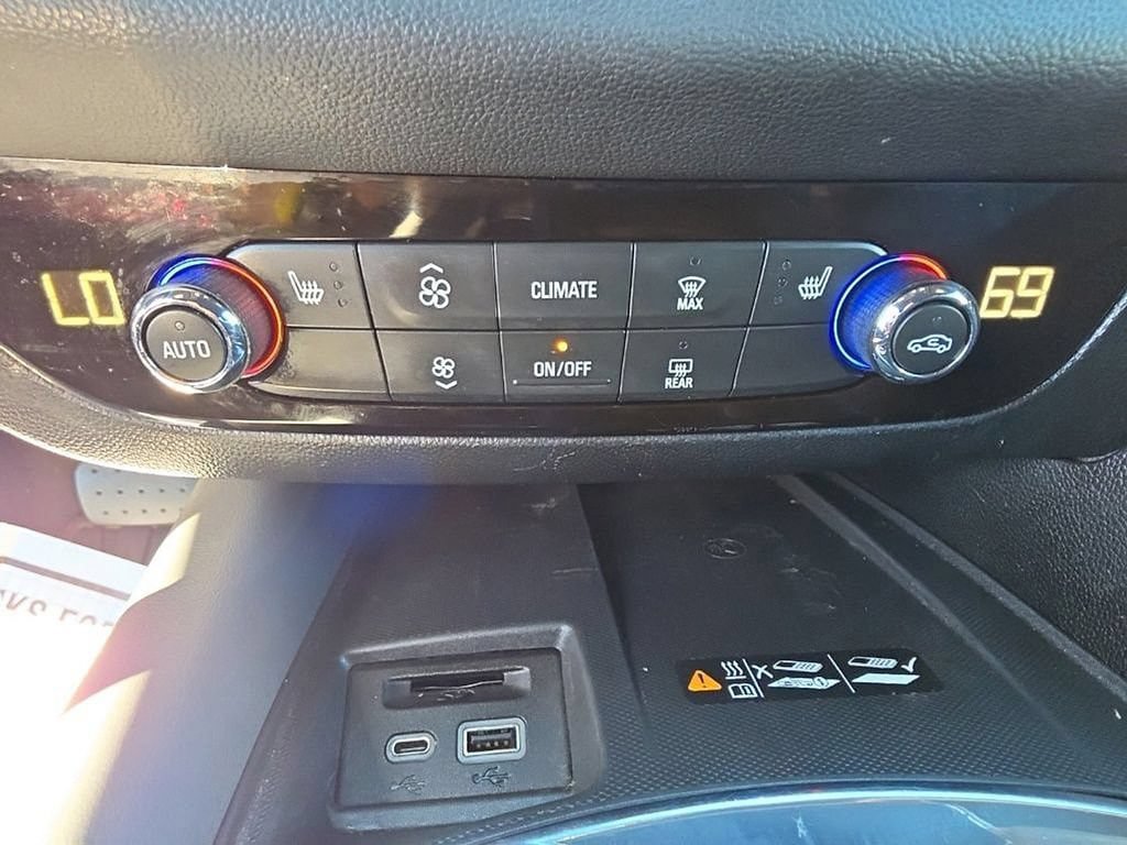 Used 2023 Buick Enclave Essence AWD/4WD image 19