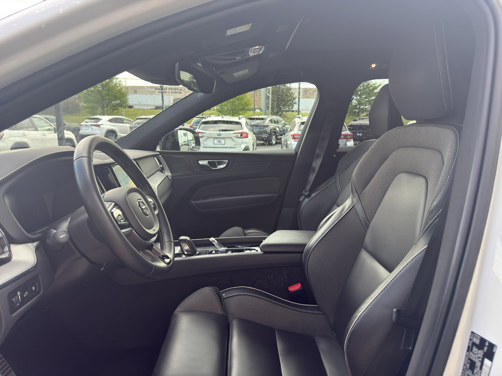 Used 2021 Volvo XC60 T8 R-Design w/ Advanced Package AWD/4WD image 9