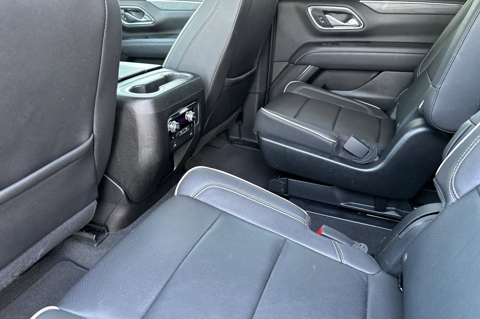 Used 2023 GMC Yukon SLT w/ SLT Luxury Package image 14