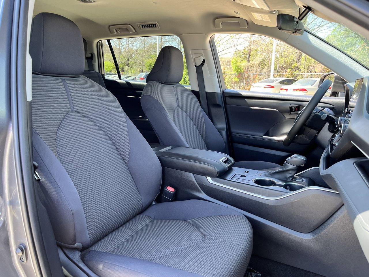 Used 2023 Toyota Highlander LE image 24