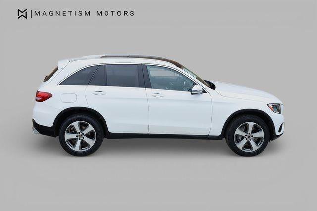 Used 2017 Mercedes-Benz GLC 300 4MATIC image 3