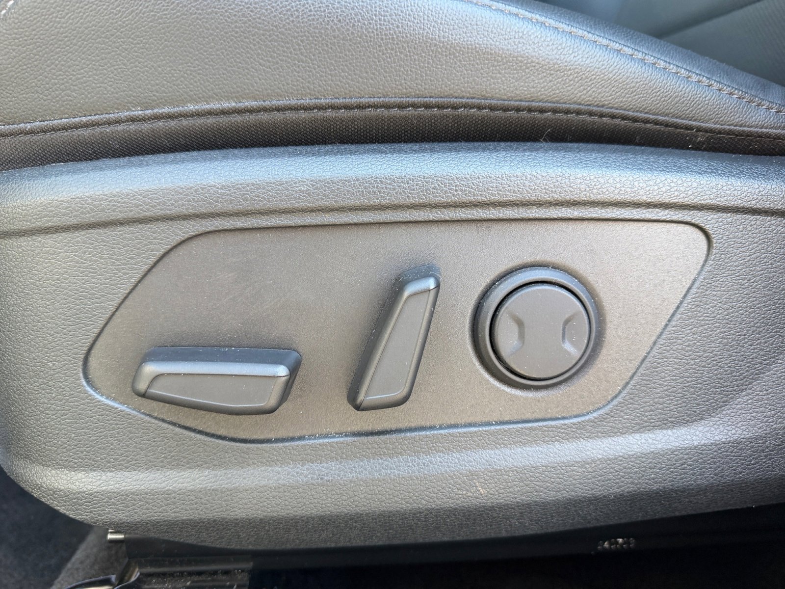 Used 2025 Kia Sportage SX image 14