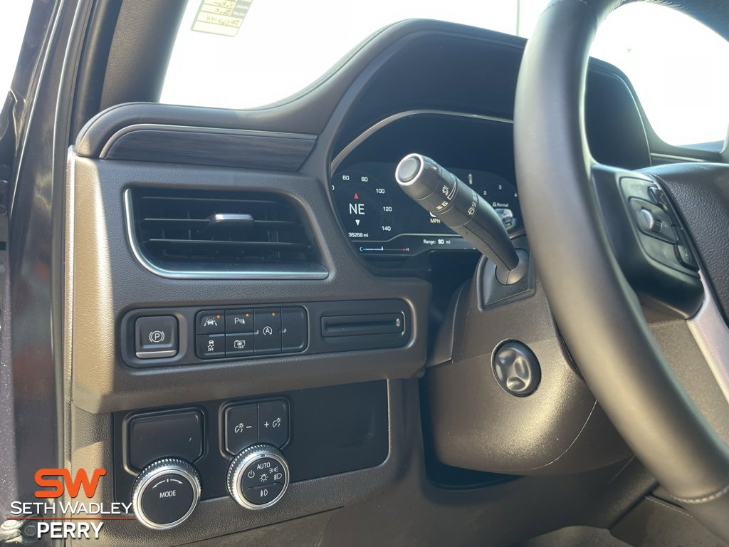 Used 2023 GMC Yukon SLT w/ SLT Luxury Package image 17