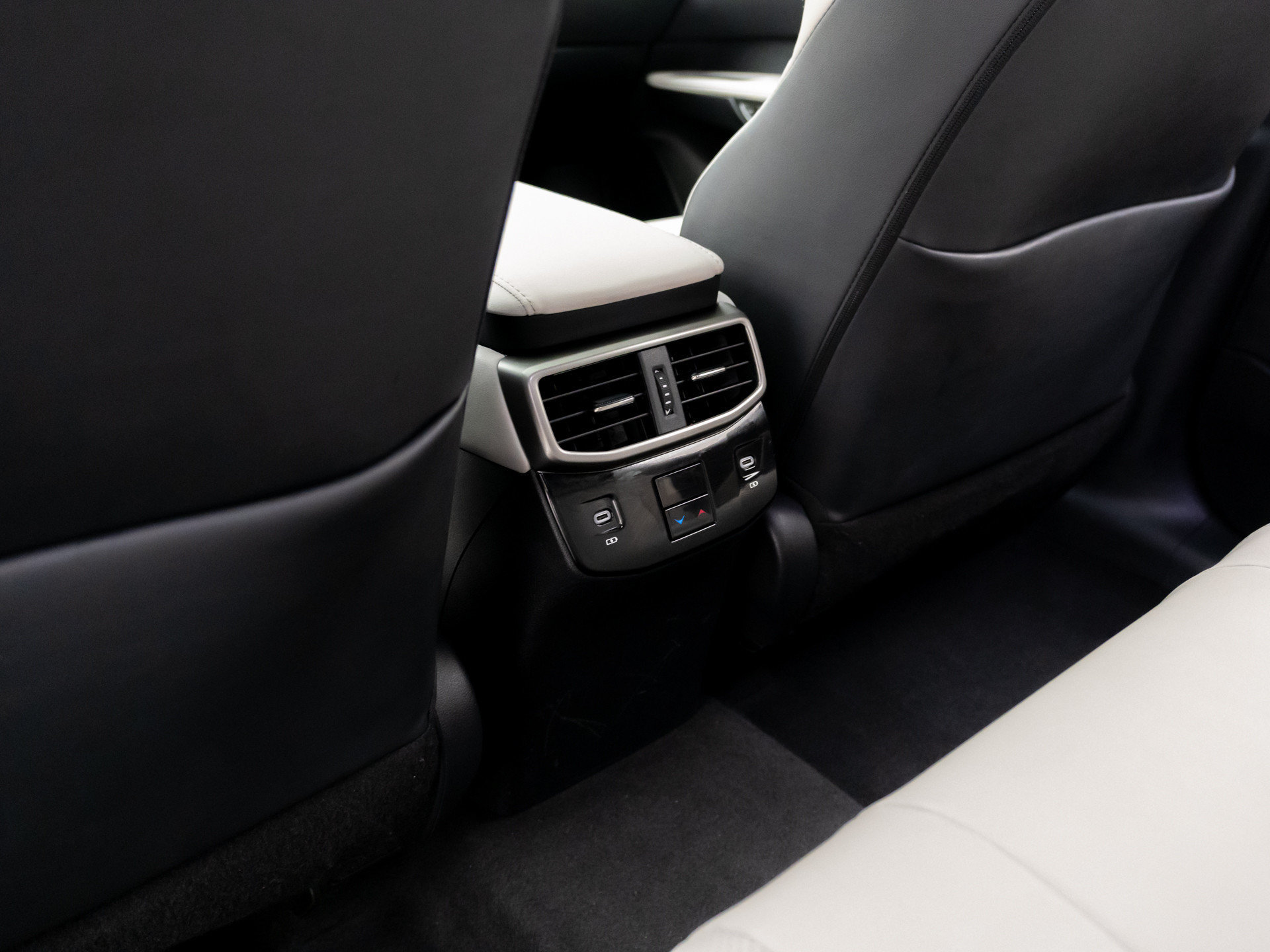 Used 2024 Lexus RX 350 Premium w/ Convenience Package AWD/4WD image 18