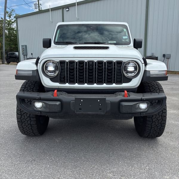 Used 2025 Jeep Gladiator Mojave AWD/4WD image 2