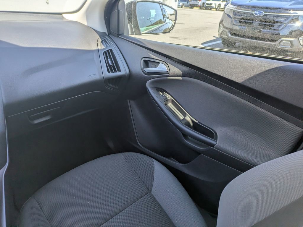 Used 2014 Ford Focus SE w/ SE Winter Package image 16