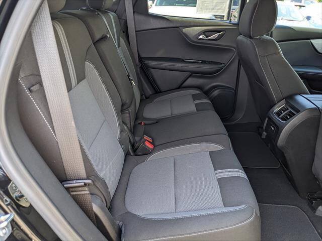Used 2025 Chevrolet Blazer LT w/ Convenience Package FWD image 17