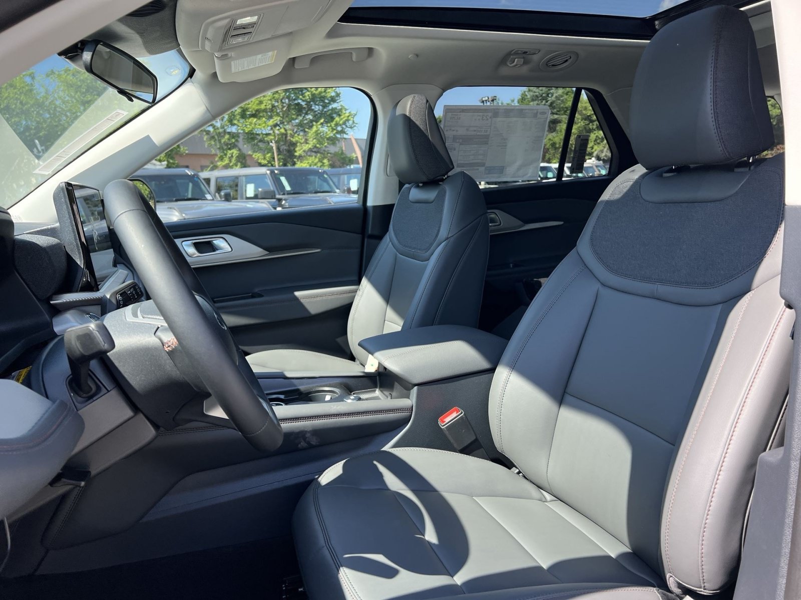 New 2026 Ford Explorer Active w/ Active Comfort Package AWD/4WD image 13