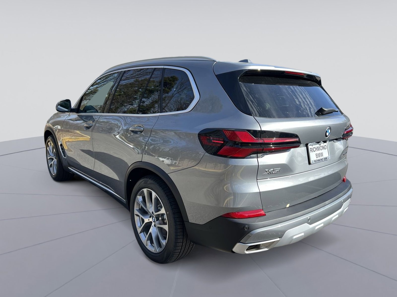 New 2026 BMW X5 xDrive40i w/ Premium Package image 3