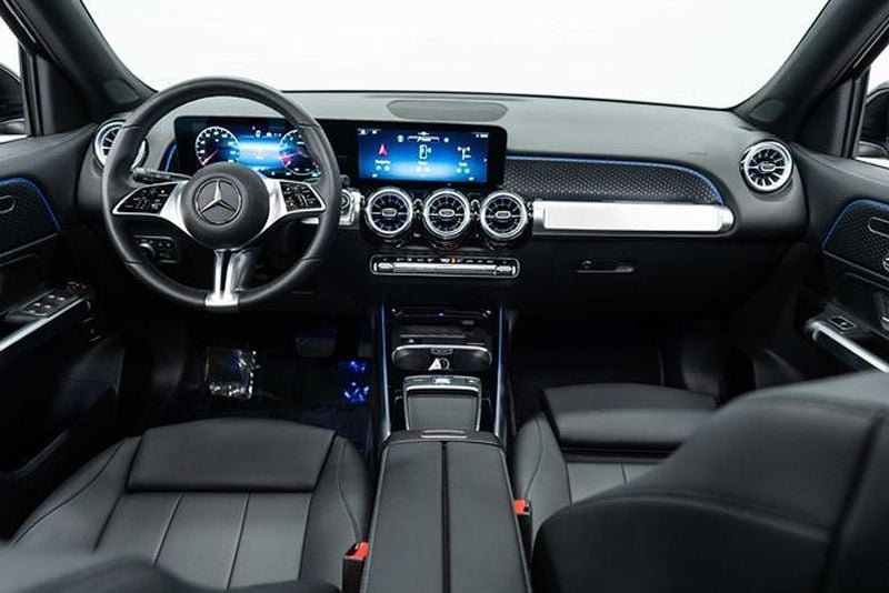 Used 2024 Mercedes-Benz GLB 250 4MATIC w/ Driver Assistance Package image 10