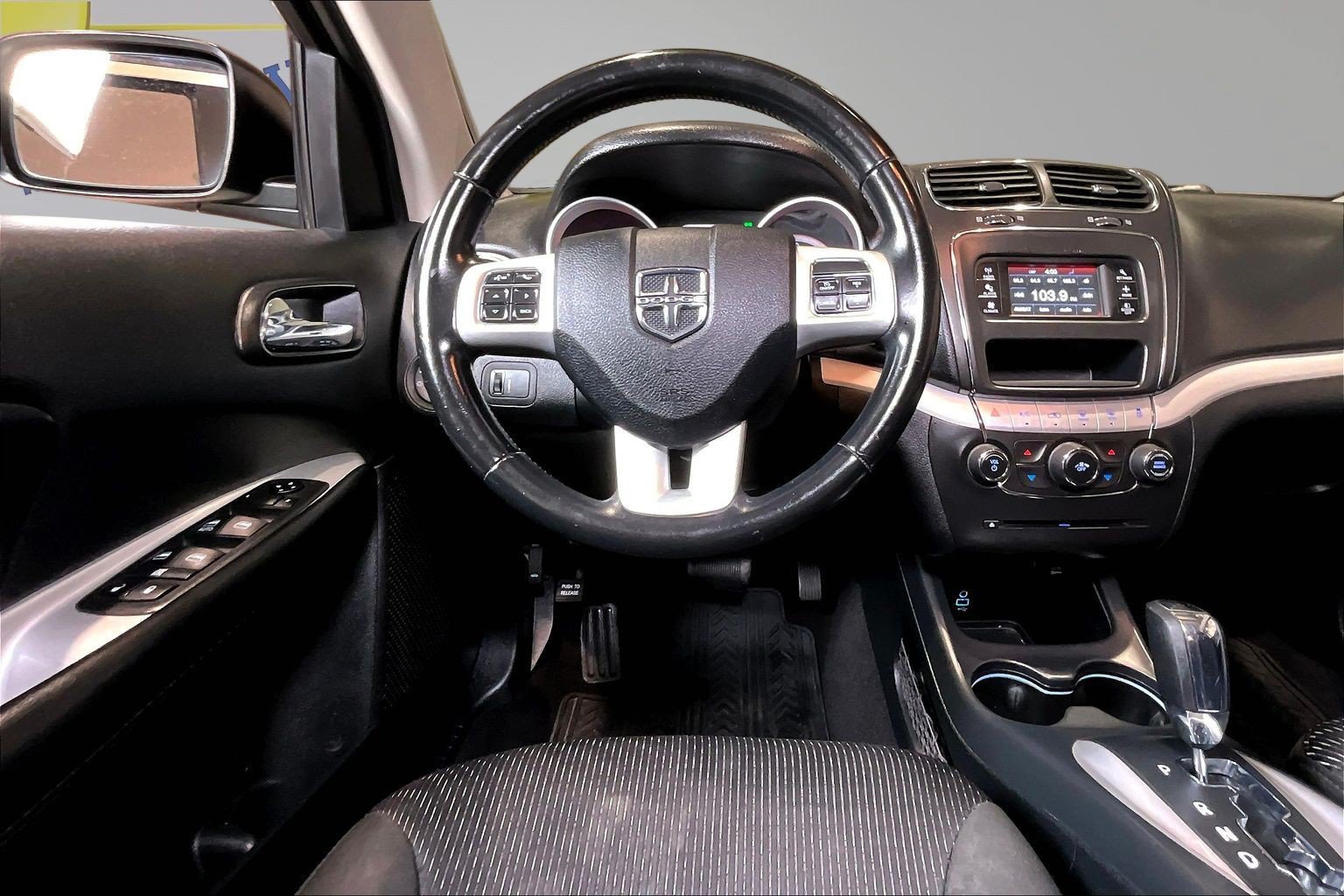 Used 2019 Dodge Journey SE w/ Connectivity Group FWD image 9