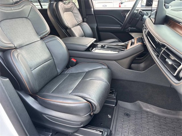 Used 2025 Lincoln Aviator Black Label w/ Jet Appearance Package image 11
