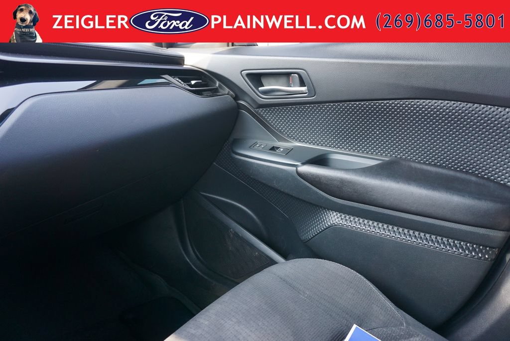 Used 2018 Toyota C-HR XLE FWD image 32