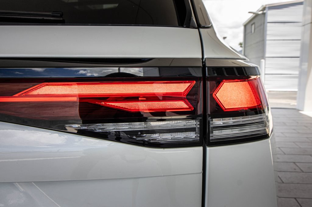 Certified 2026 Volkswagen Tiguan SE R-Line FWD image 14
