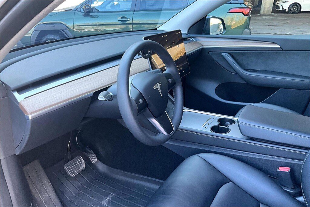 Used 2024 Tesla Model Y Long Range AWD/4WD image 10