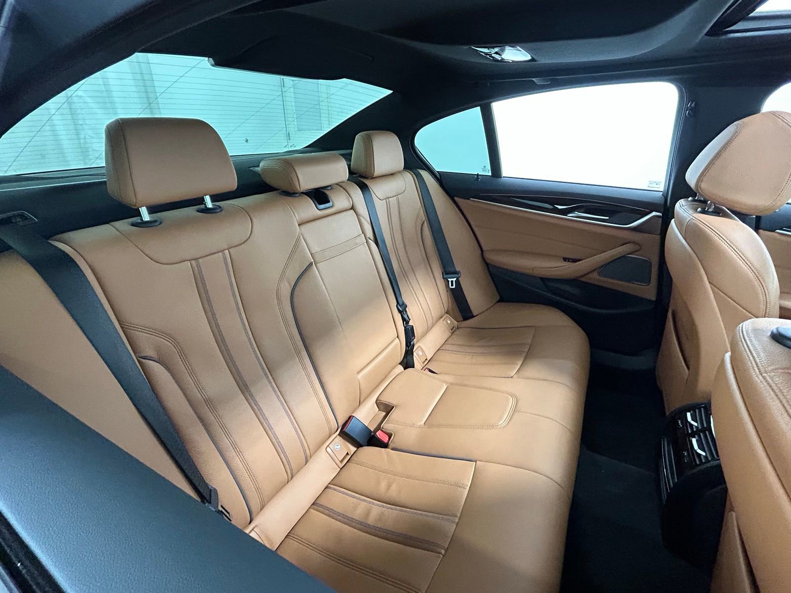 Used 2023 BMW 540i xDrive w/ M Sport Package image 40