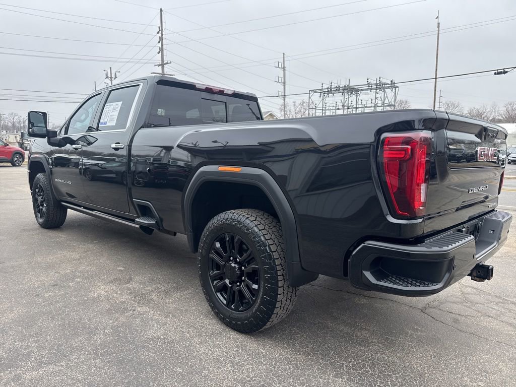 Used 2023 GMC Sierra 3500 Denali w/ Denali Black Diamond Edition AWD/4WD image 5