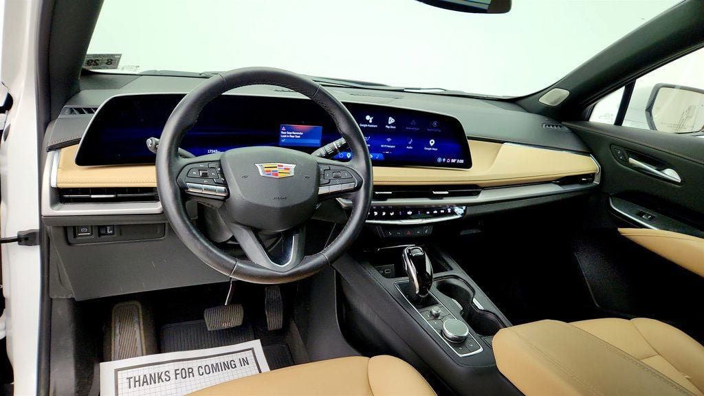 Used 2024 Cadillac XT4 Luxury w/ Cold Weather Package FWD image 12