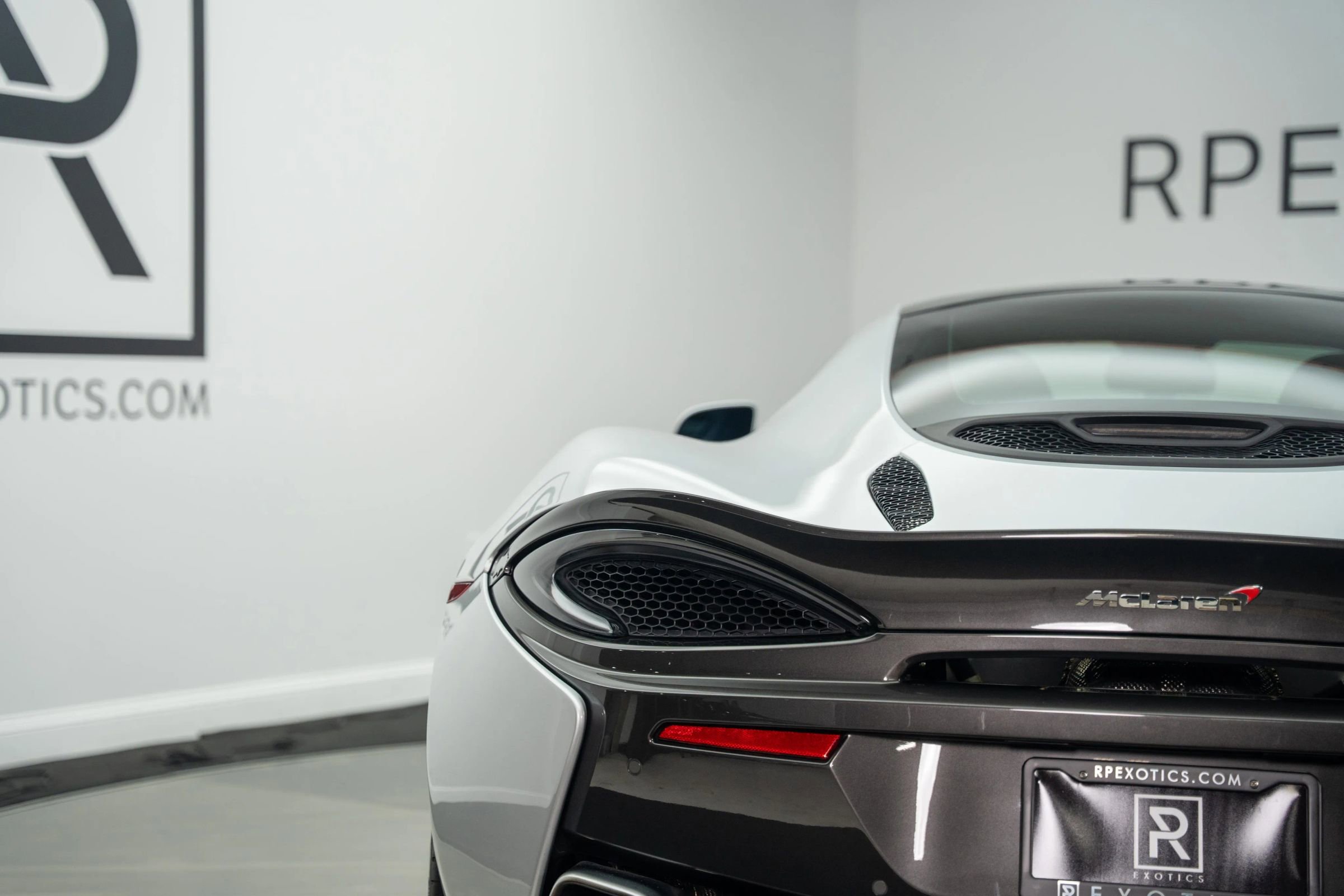 Used 2017 McLaren 570S image 20