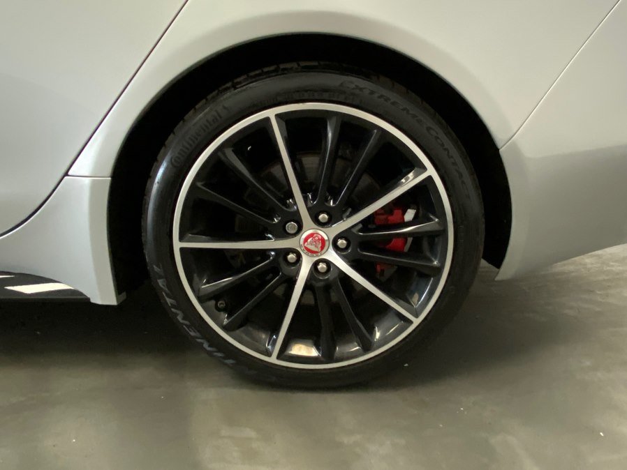 Used 2018 Jaguar XE S image 18