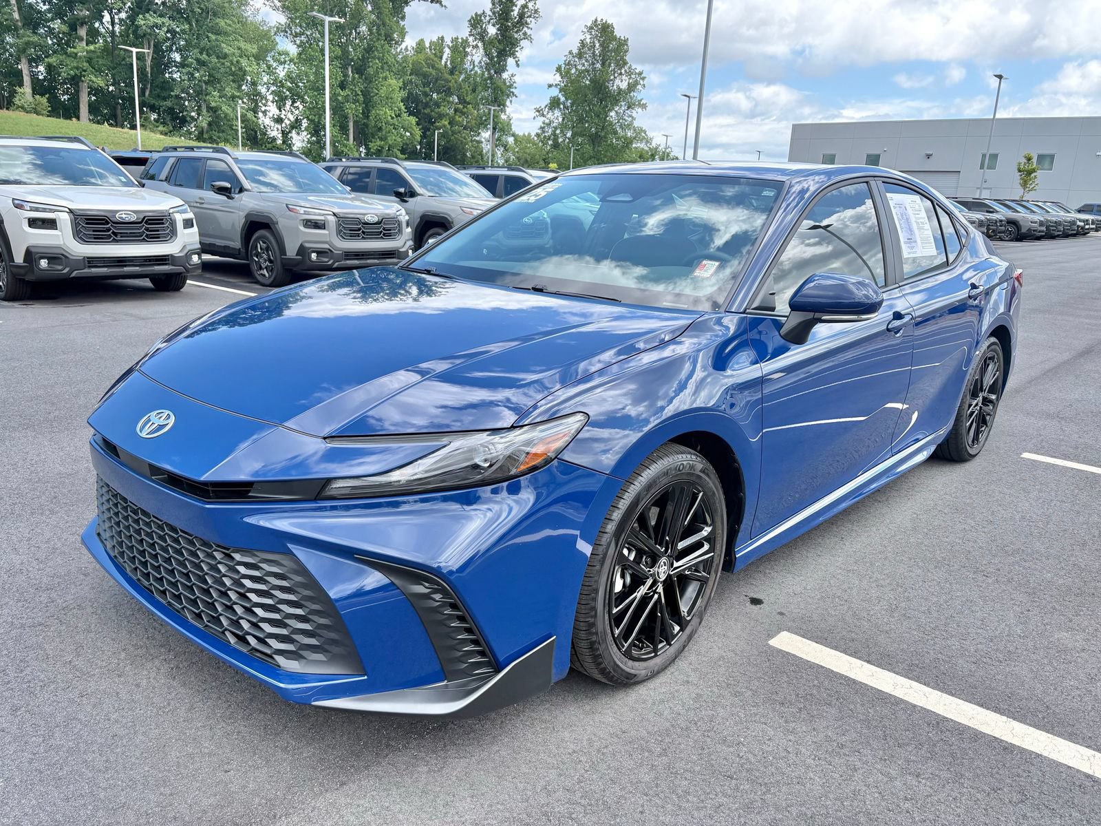 Used 2025 Toyota Camry SE FWD image 4