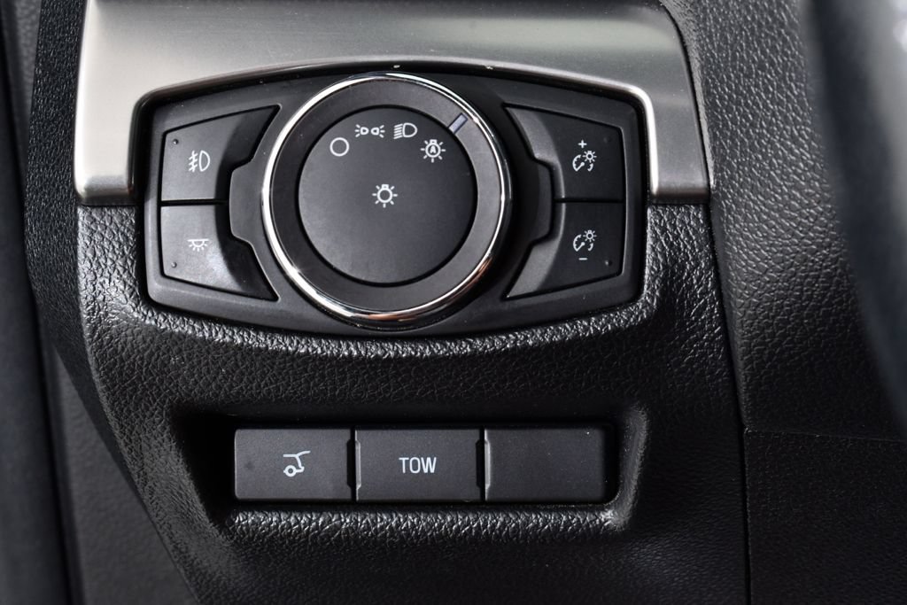 Used 2019 Ford Explorer XLT w/ Equipment Group 202A AWD/4WD image 32