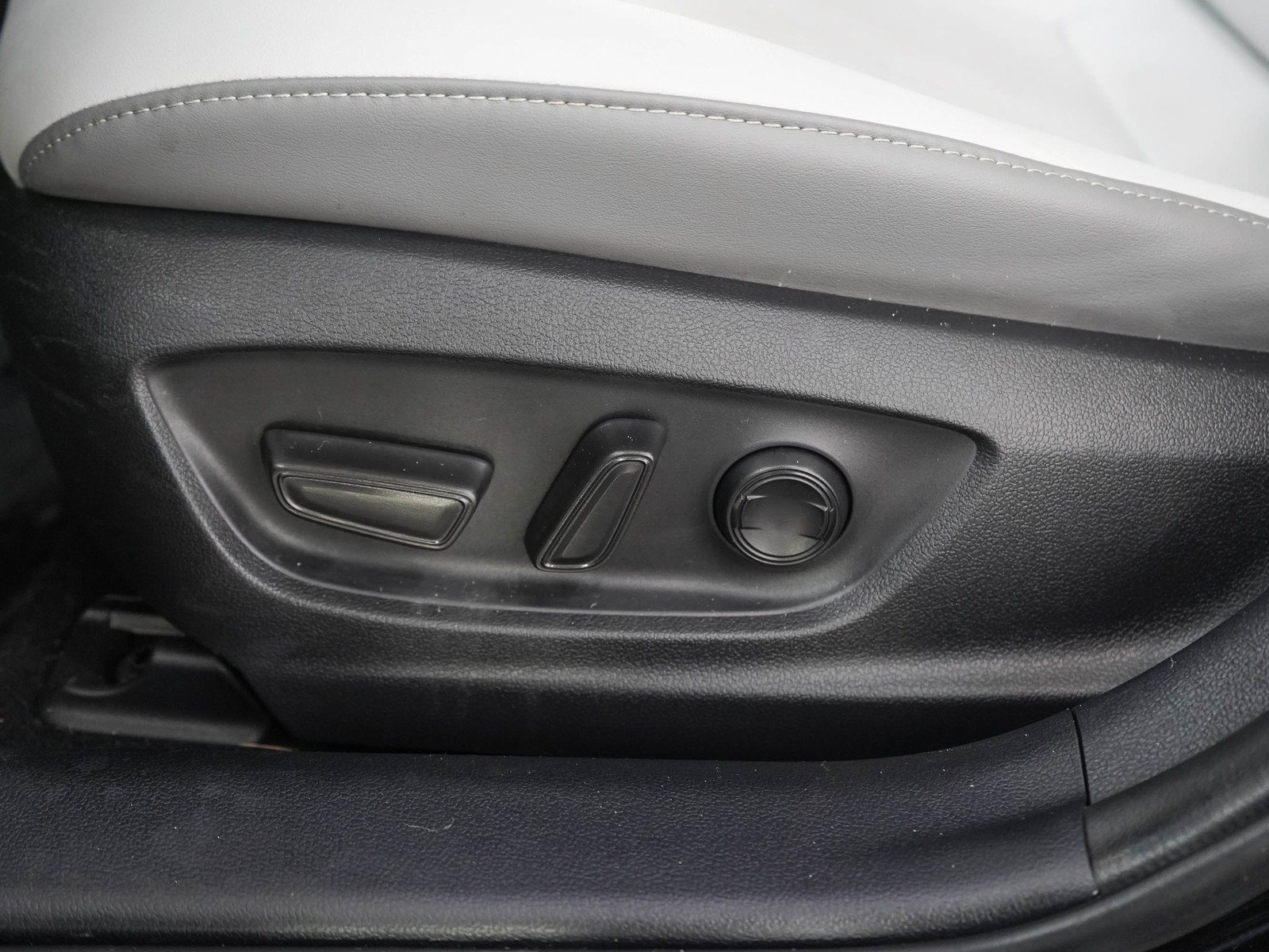 Used 2022 Toyota Prius Prime XLE FWD image 26
