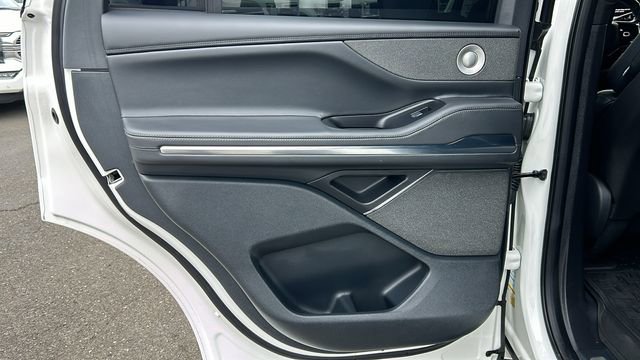 Used 2025 Lincoln Navigator Reserve w/ Jet Appearance Package image 15