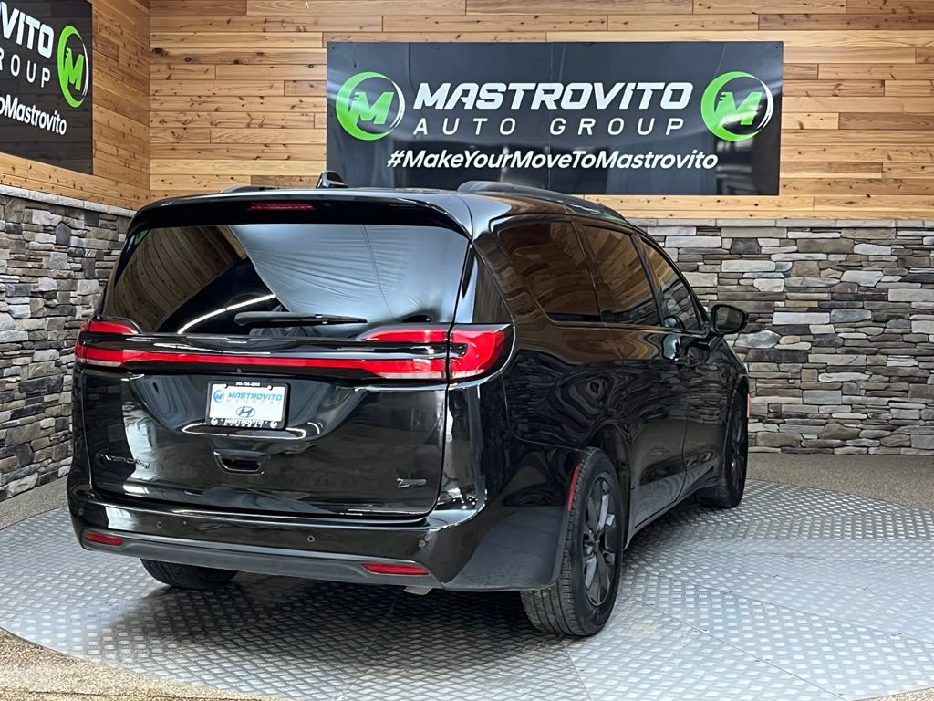 Used 2022 Chrysler Pacifica Touring-L w/ S Appearance Package AWD/4WD image 16