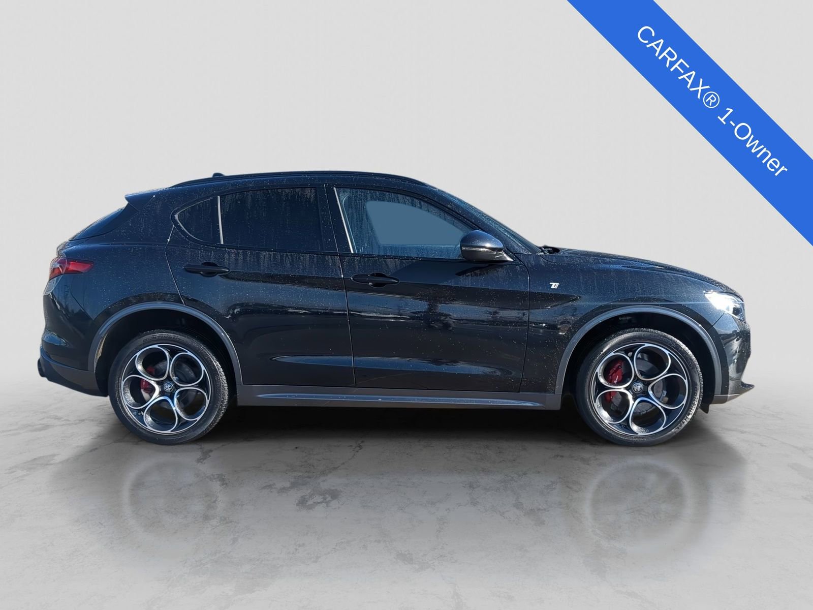 Used 2023 Alfa Romeo Stelvio Ti image 9