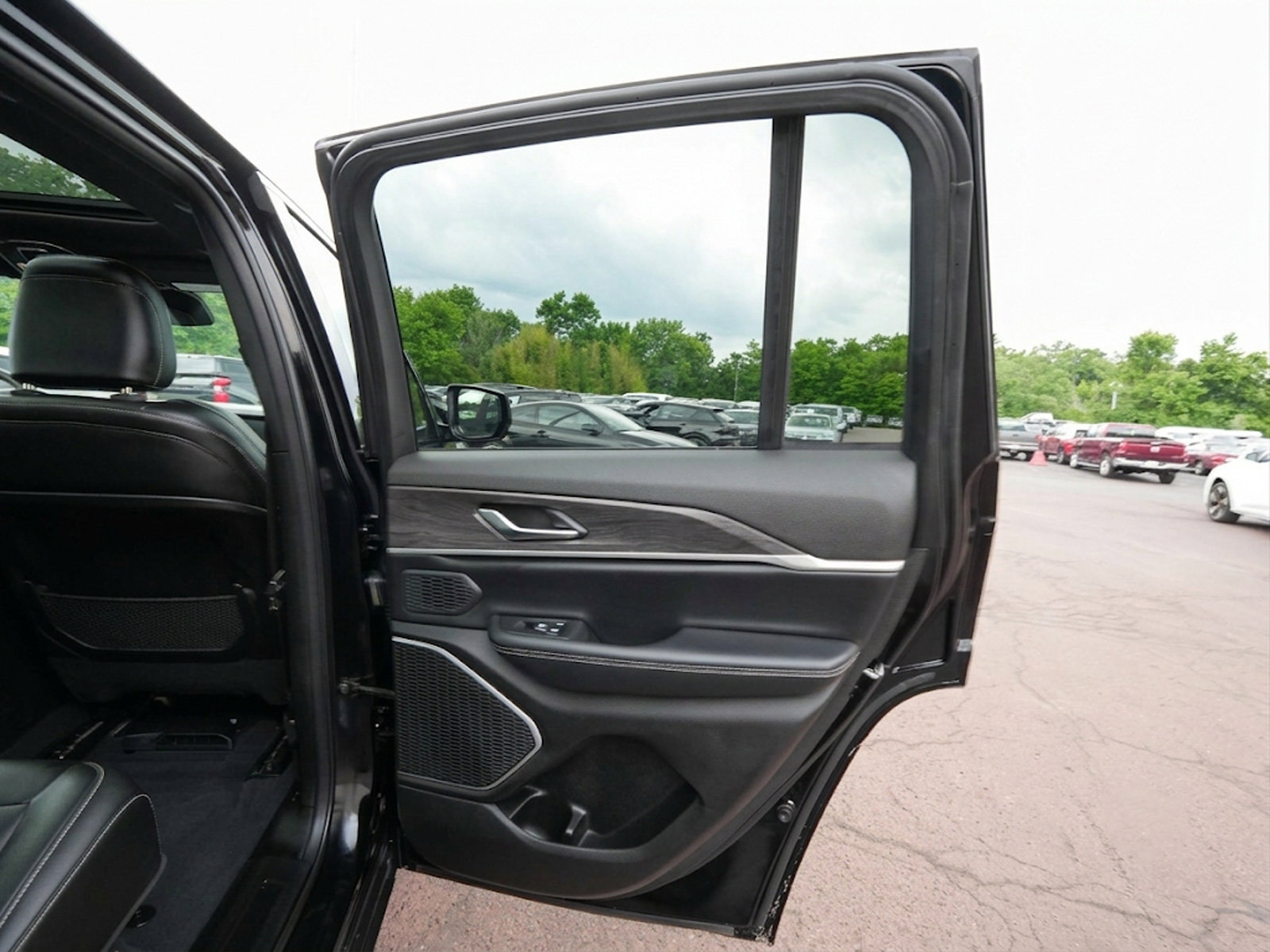 Used 2024 Jeep Grand Cherokee Limited 4xe AWD/4WD image 14