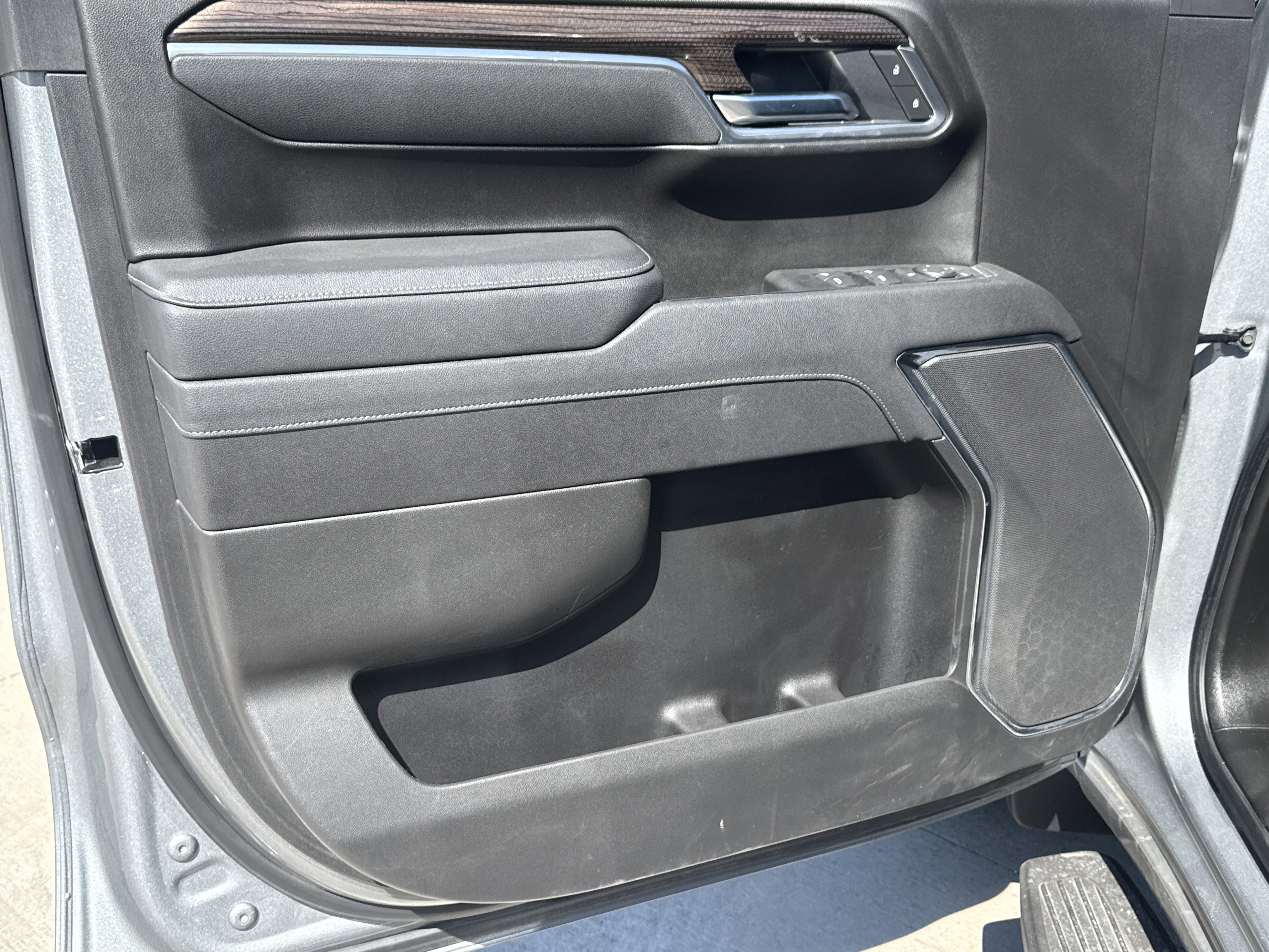 Used 2025 Chevrolet Silverado 1500 LT w/ Texas Edition Plus image 3