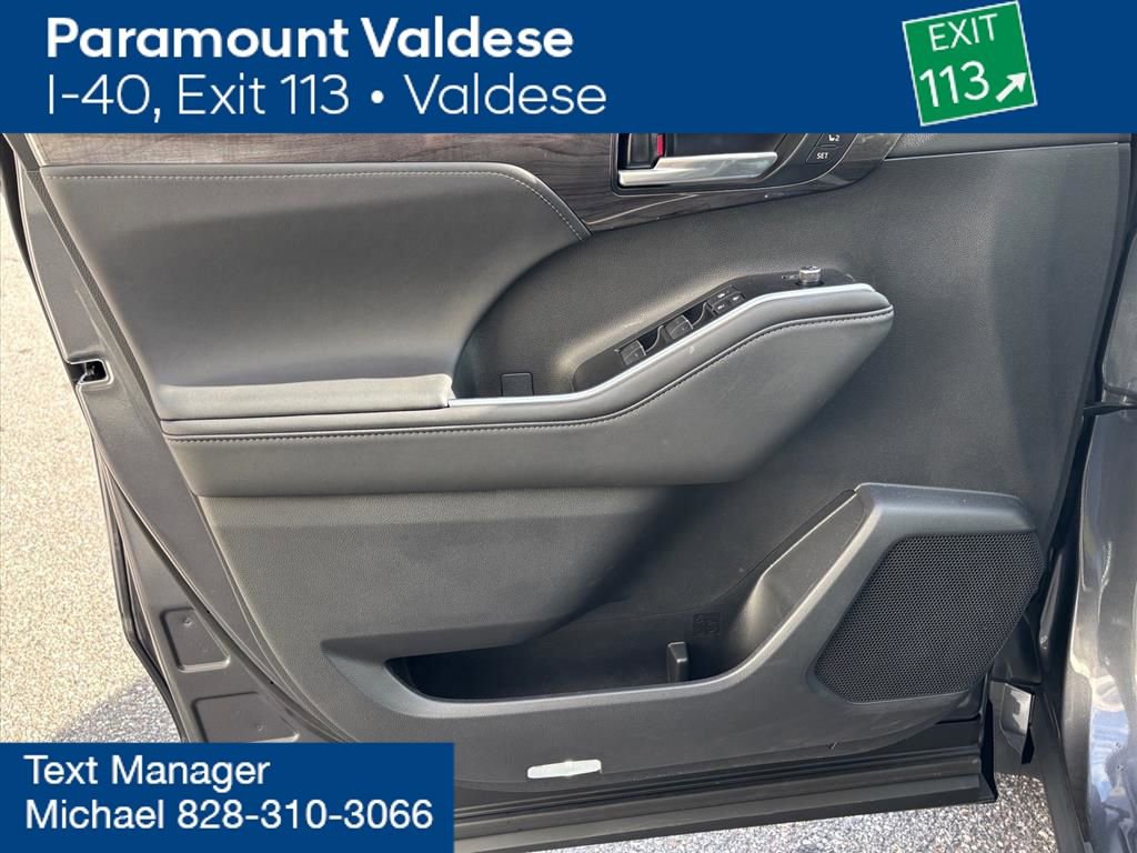 Used 2025 Toyota Highlander Limited image 9