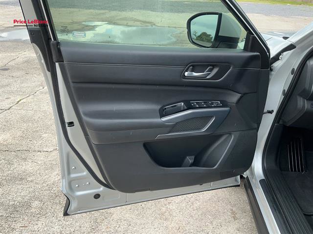 Used 2024 Nissan Pathfinder SL w/ SL Premium Package image 13