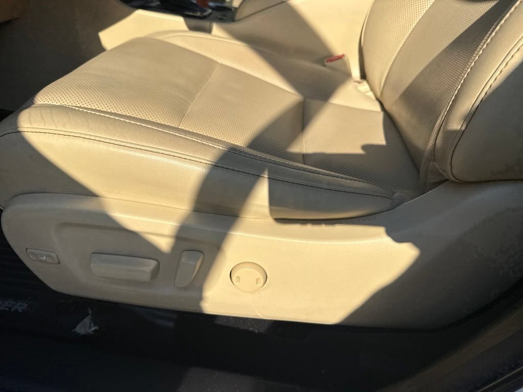 Used 2015 Toyota Highlander Limited Platinum AWD/4WD image 13