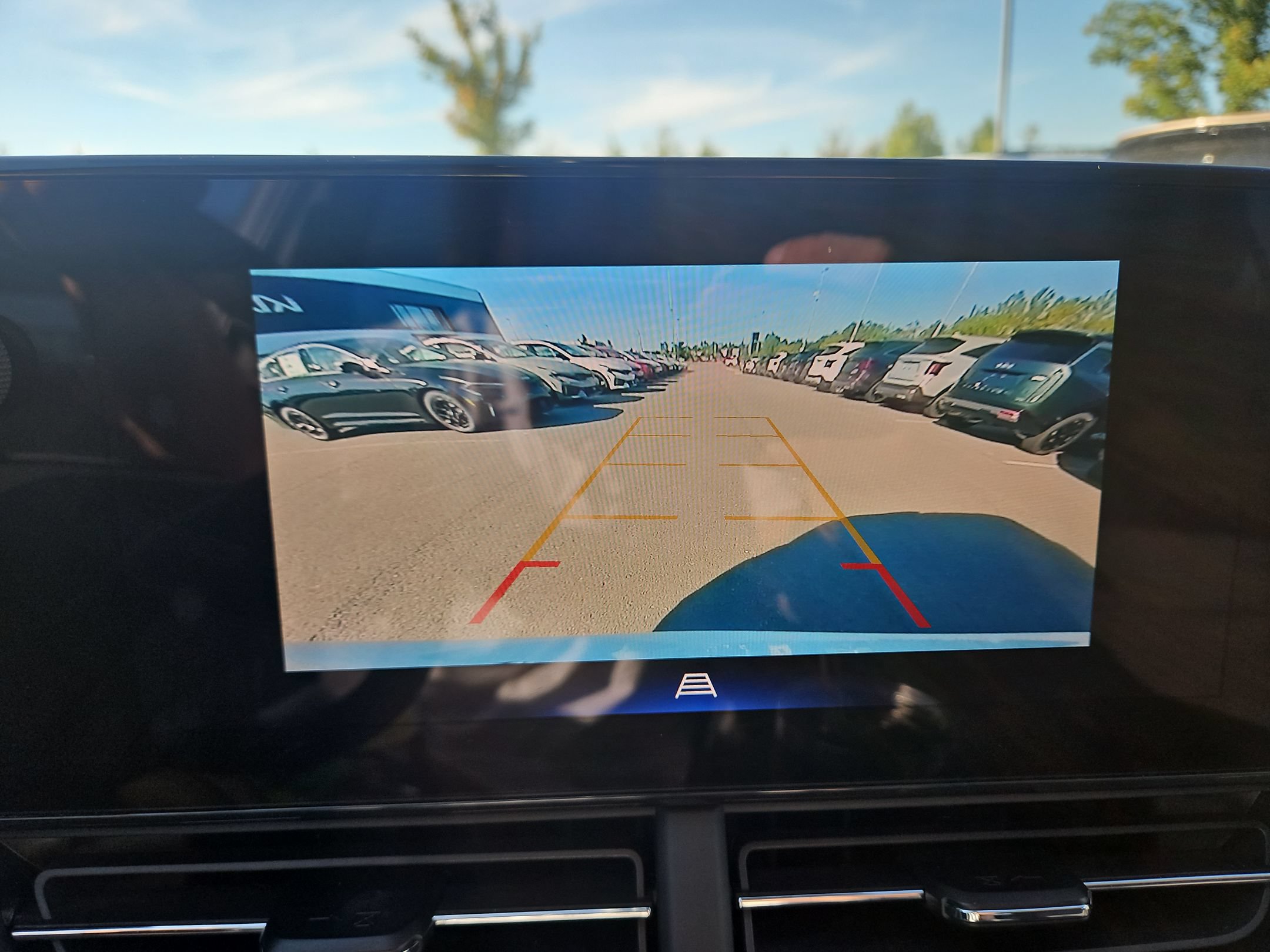 Used 2025 Chevrolet Trax LT FWD image 30